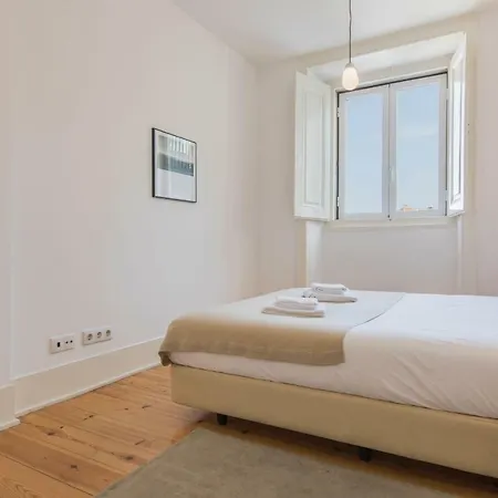 Lovelystay - Sunny Santa Catarina Ii Apartment *